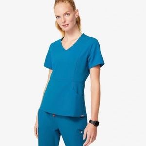 FIGS Aburi V-neck scrub top